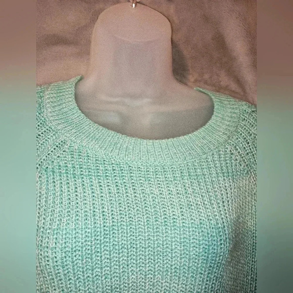 SO AUTHENTIC American heritage soft chunky,boxy, cable knit sweater (#952) - Picture 5 of 8